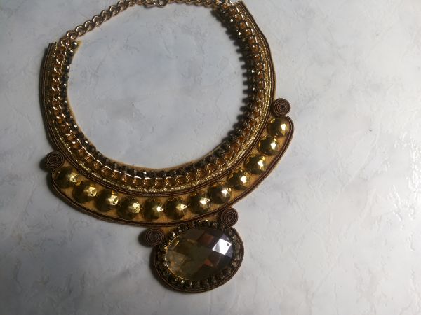 B2 - MAXI-COLAR DOURADO